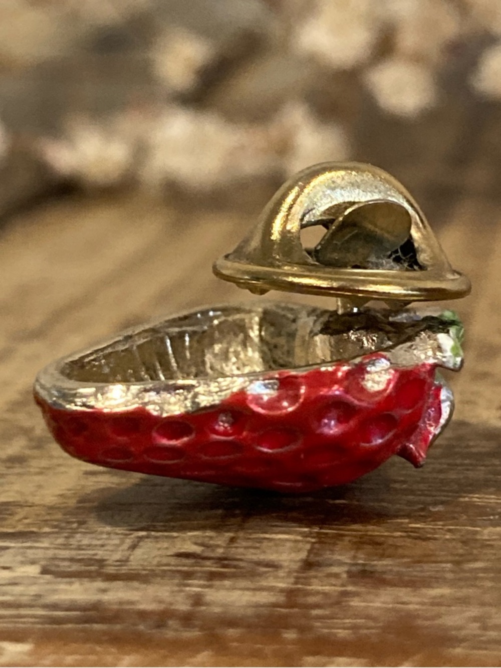 Vintage Ballou Small Red Strawberry Lapel Pin - Picture 12 of 16